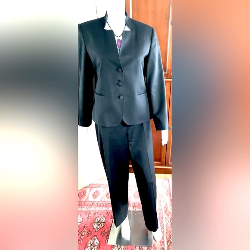 Soft and shiny fine wool blend black blazer & straight pants 2 Pc suit US 12